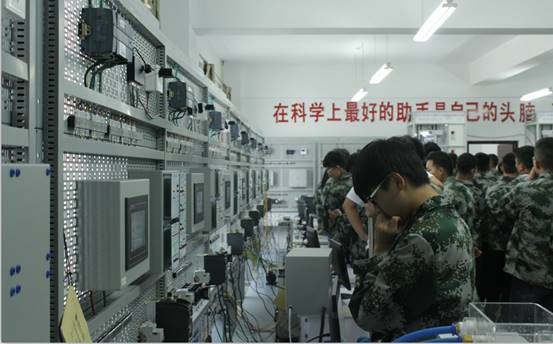 走進校園，共筑未來 新生實訓工廠、實驗室參觀與教育咨詢服務體驗